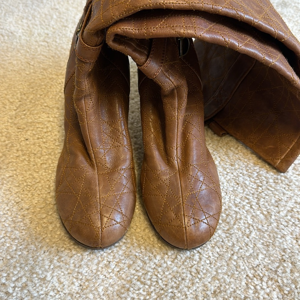 Knee high quilted leather boots. - Picture 5 of 5